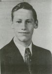 REUBEN AGE 18 (1940).JPG