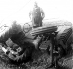 TRACTOR STUCK ALMA.JPG